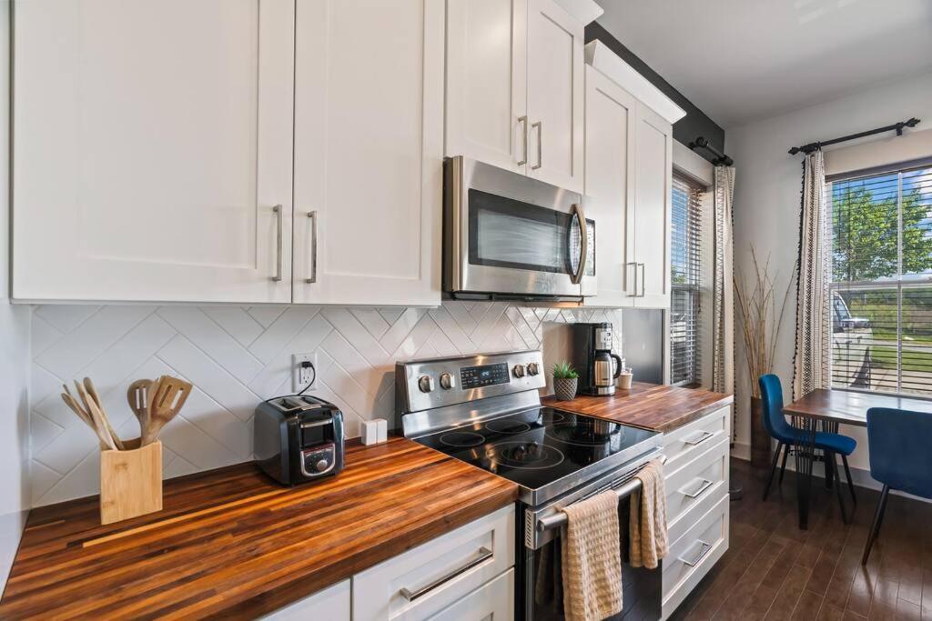 King Bed, Balcony, Covered Patio & Firepit! 8 Minutes From Broadway Nashville Ngoại thất bức ảnh