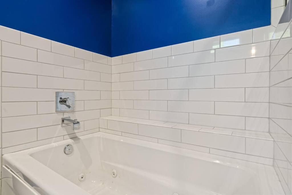 King Bed, Balcony, Covered Patio & Firepit! 8 Minutes From Broadway Nashville Ngoại thất bức ảnh