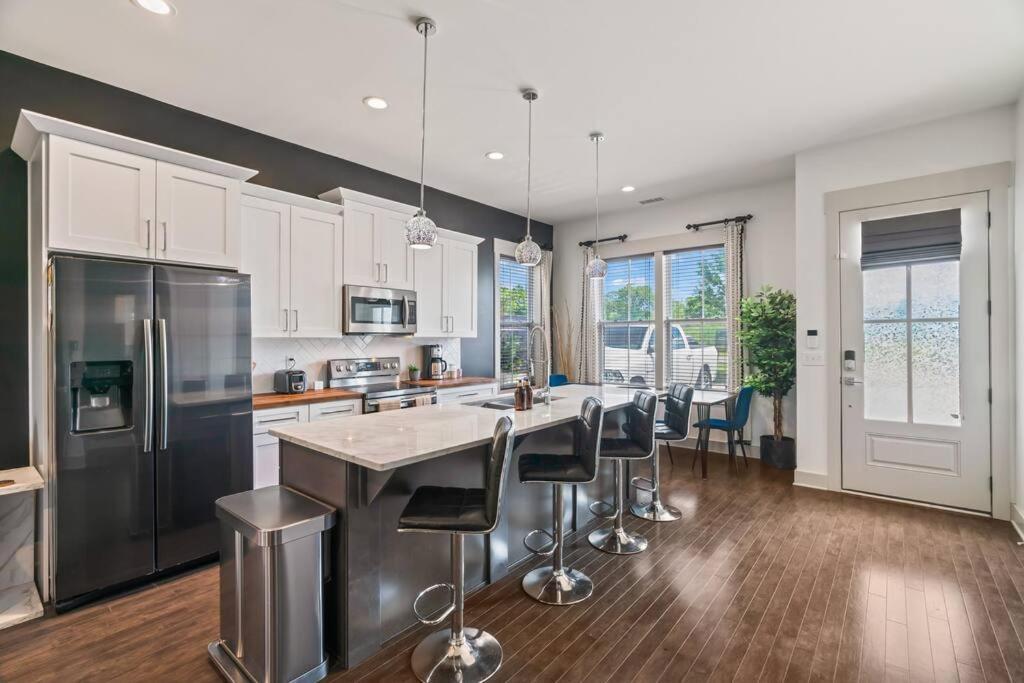 King Bed, Balcony, Covered Patio & Firepit! 8 Minutes From Broadway Nashville Ngoại thất bức ảnh