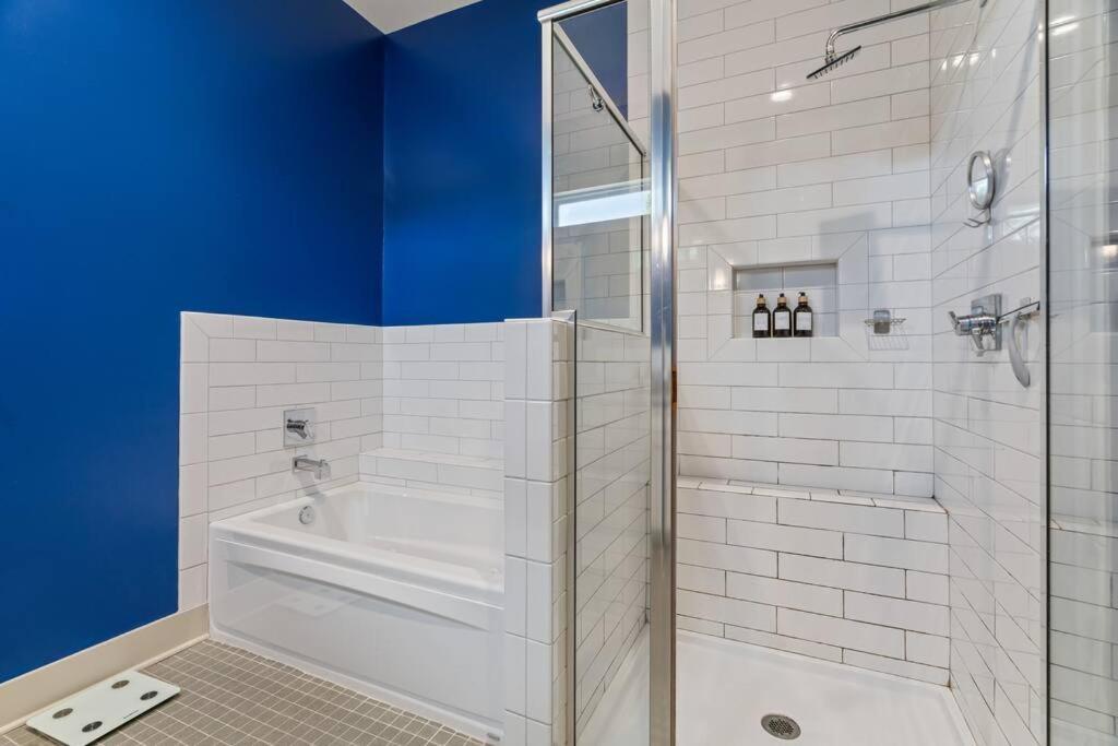 King Bed, Balcony, Covered Patio & Firepit! 8 Minutes From Broadway Nashville Ngoại thất bức ảnh