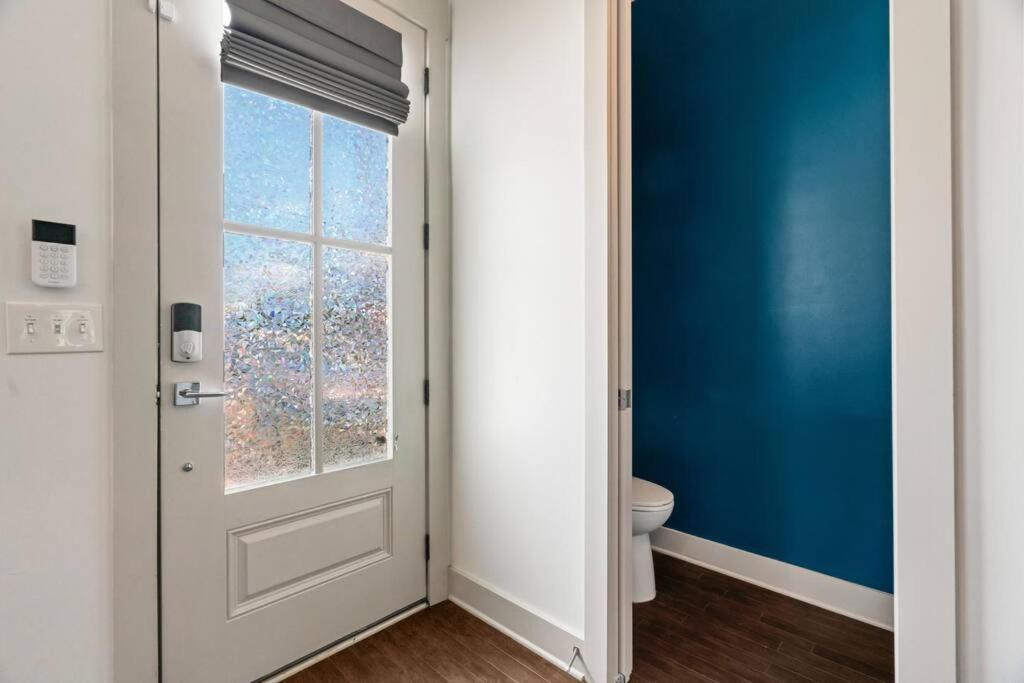 King Bed, Balcony, Covered Patio & Firepit! 8 Minutes From Broadway Nashville Ngoại thất bức ảnh