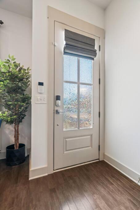 King Bed, Balcony, Covered Patio & Firepit! 8 Minutes From Broadway Nashville Ngoại thất bức ảnh