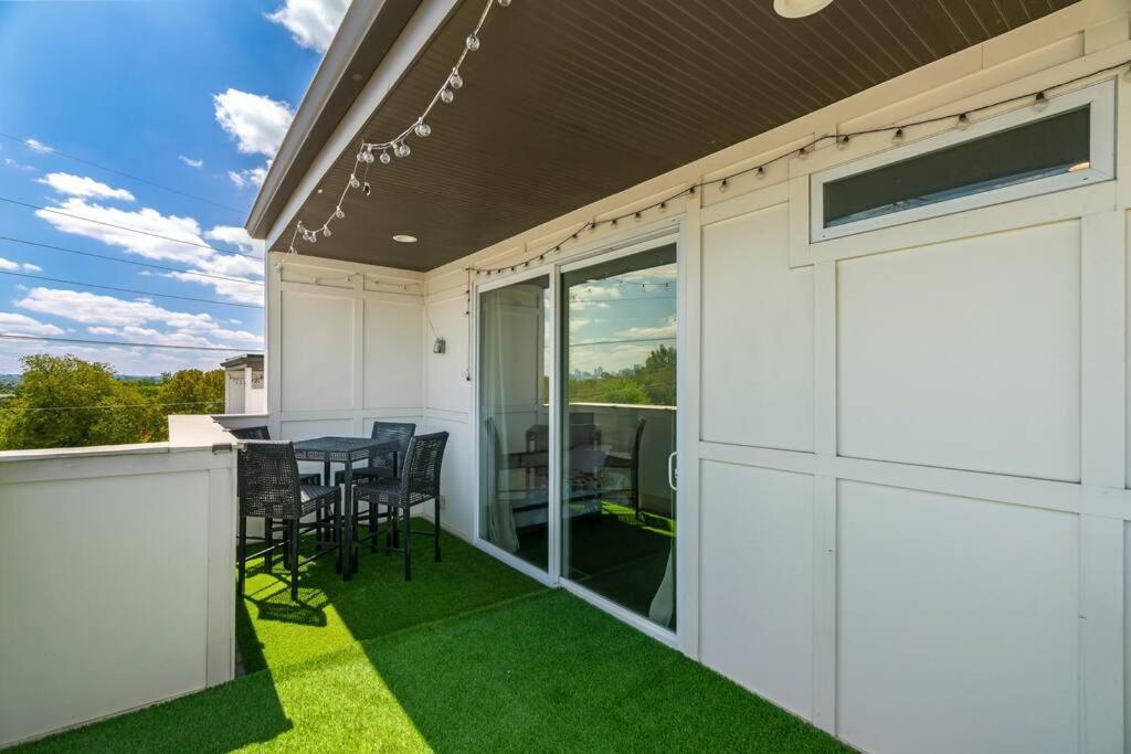 King Bed, Balcony, Covered Patio & Firepit! 8 Minutes From Broadway Nashville Ngoại thất bức ảnh