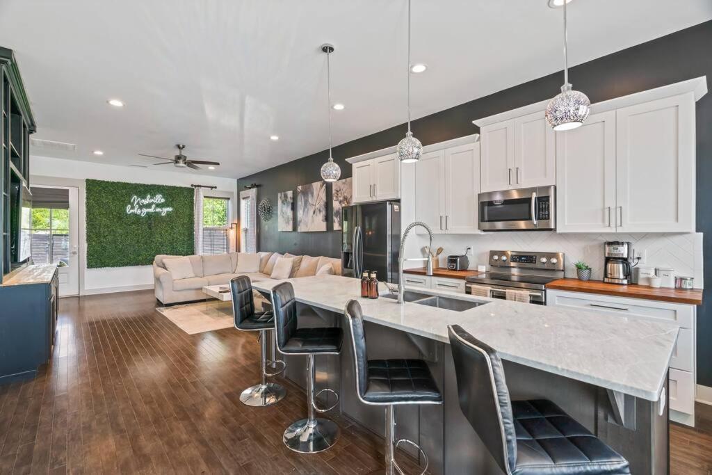 King Bed, Balcony, Covered Patio & Firepit! 8 Minutes From Broadway Nashville Ngoại thất bức ảnh